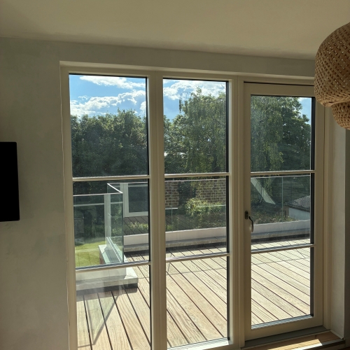 Renovering af hus med træterrasse til