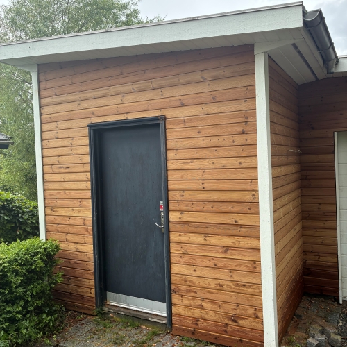 En tilbygning med totalentreprise til udendørs rum